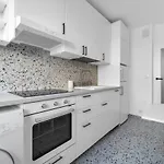 Koneser - Workspace, Balcony, Subway - By Rentujemy * Warszawa