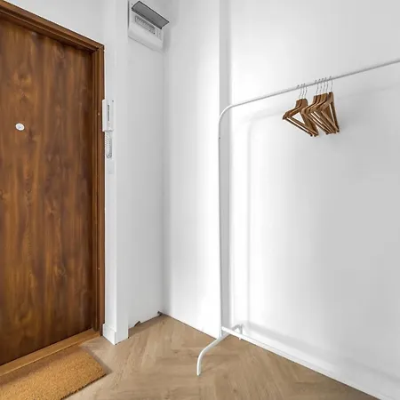 Apartman Koneser - Workspace, Balcony, Subway - By Rentujemy Varsó