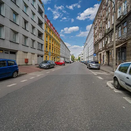 Koneser - Workspace, Balcony, Subway - By Rentujemy Apartment Warsaw